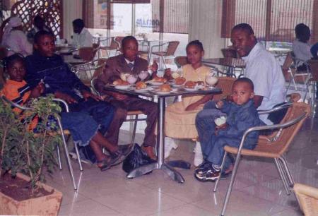 Papa daniel + son frere et leurs  fils